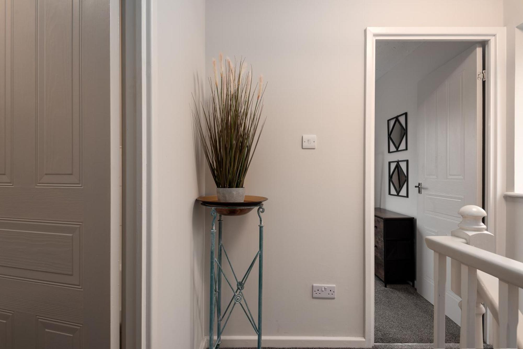 Worcester Fabulous Cherry Tree Mews Self Check In Dogs Welcome By Prior Arrangement , 2 Double Bedrooms ,Super Fast Wi-Fi, With Free Off Road Parking For 2 Vehicles Near Royal Hospital And Woodland Walks Dış mekan fotoğraf