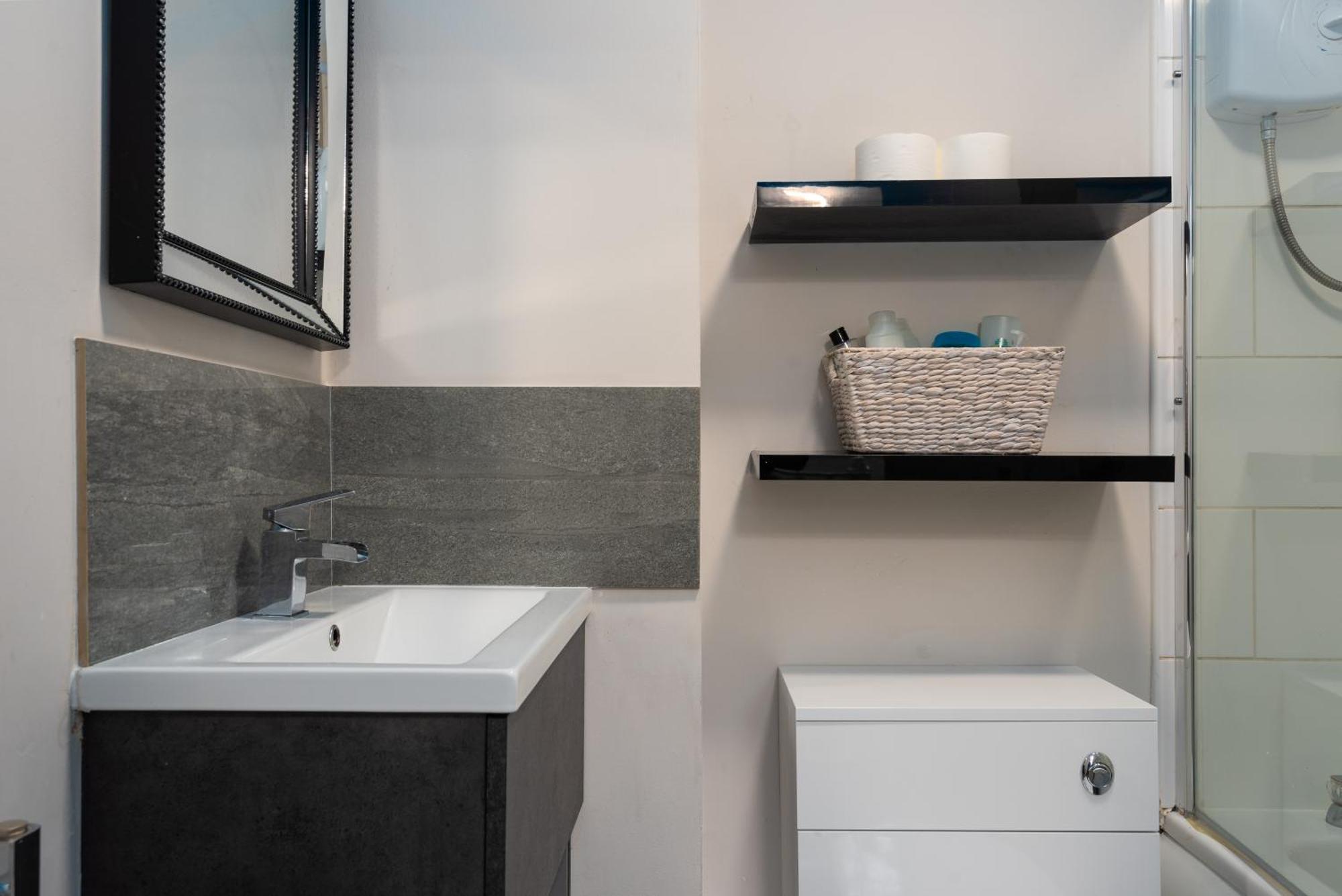 Worcester Fabulous Cherry Tree Mews Self Check In Dogs Welcome By Prior Arrangement , 2 Double Bedrooms ,Super Fast Wi-Fi, With Free Off Road Parking For 2 Vehicles Near Royal Hospital And Woodland Walks Dış mekan fotoğraf